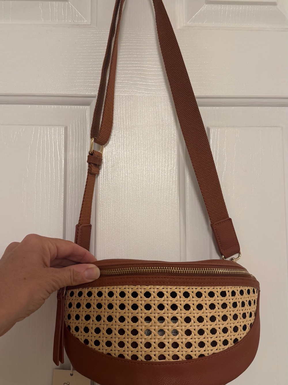 Universal Thread Woven Rattan Belt Bag Brown Crossbody Fanny Pack NWT - Picture 4 of 7